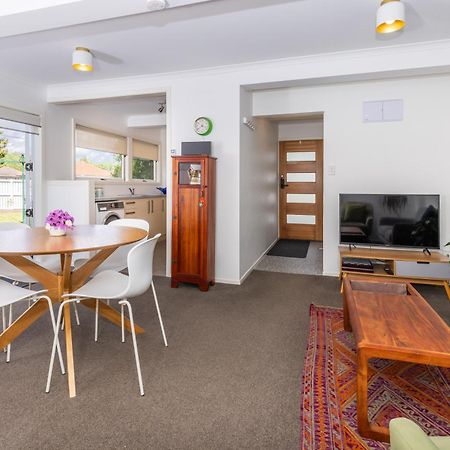 2 Bedroom Home Away From Home Near Cbd & Private Parking هاملتون المظهر الخارجي الصورة